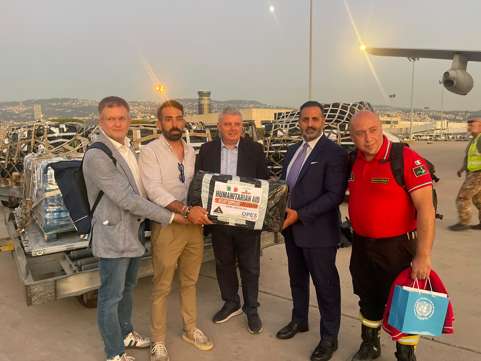 La delegazione italiana a Beirut con gli aiuti umanitari